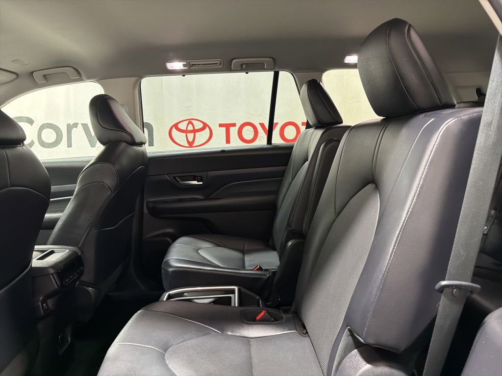Used 2025 Toyota Grand Highlander AWD image 20