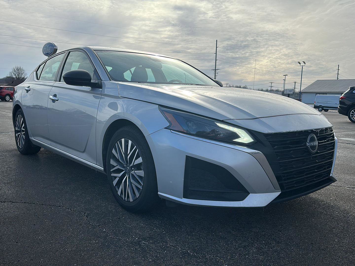 Used 2024 Nissan Altima 2.5 SV image 3