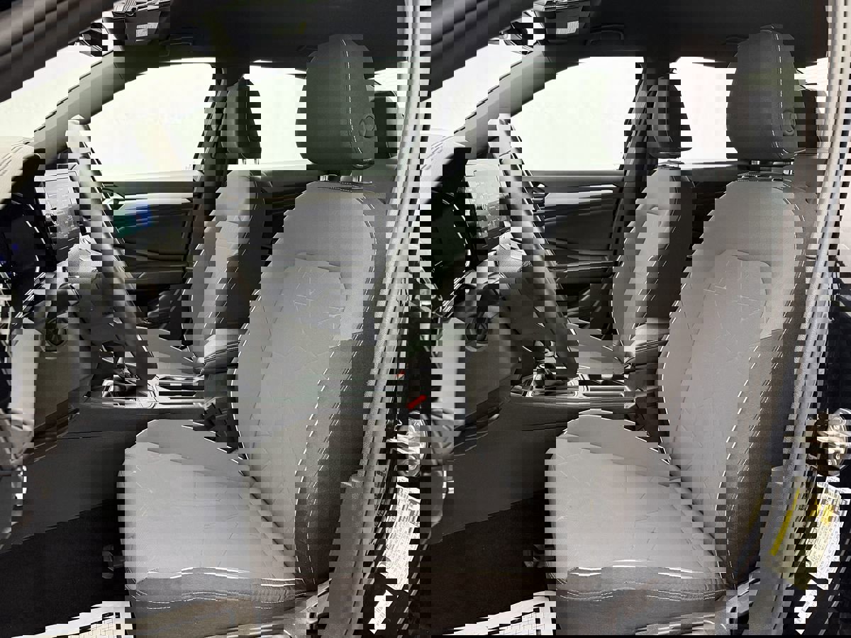 Used 2025 Volkswagen Jetta Sport image 8