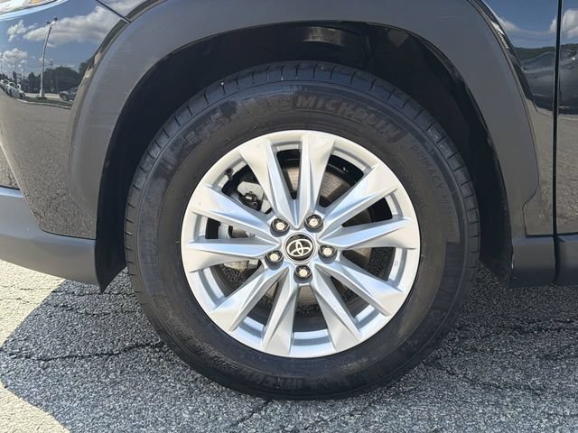 Used 2023 Toyota Corolla Cross LE w/ Moonroof Package AWD/4WD image 10