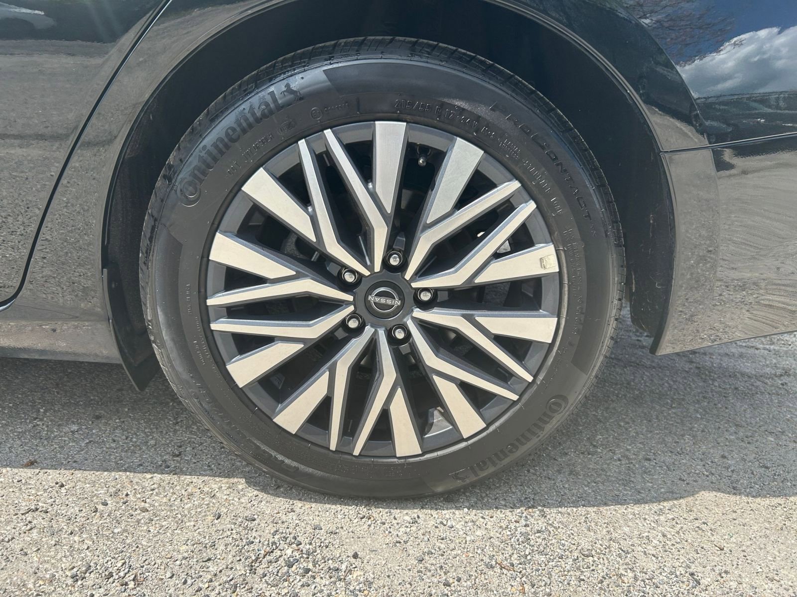 Used 2025 Nissan Altima 2.5 SV image 24