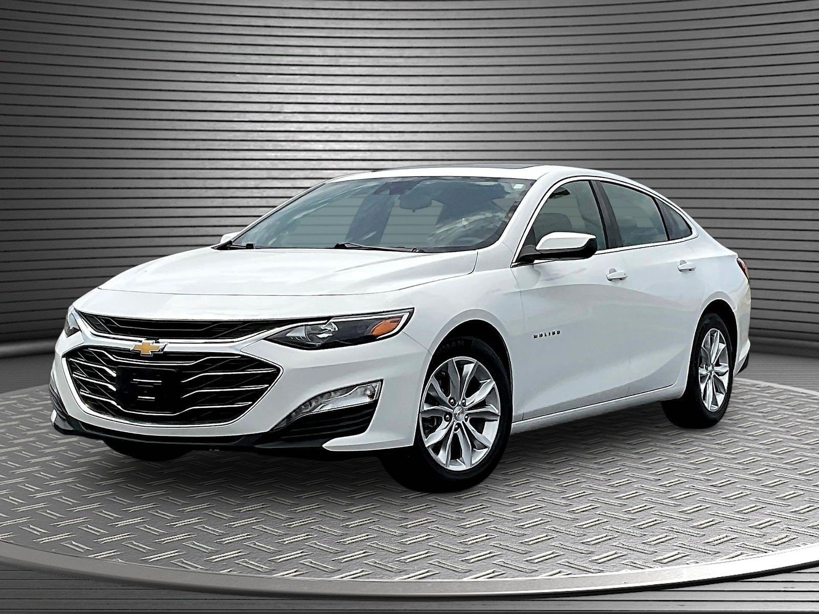 Used 2024 Chevrolet Malibu LT FWD image 3