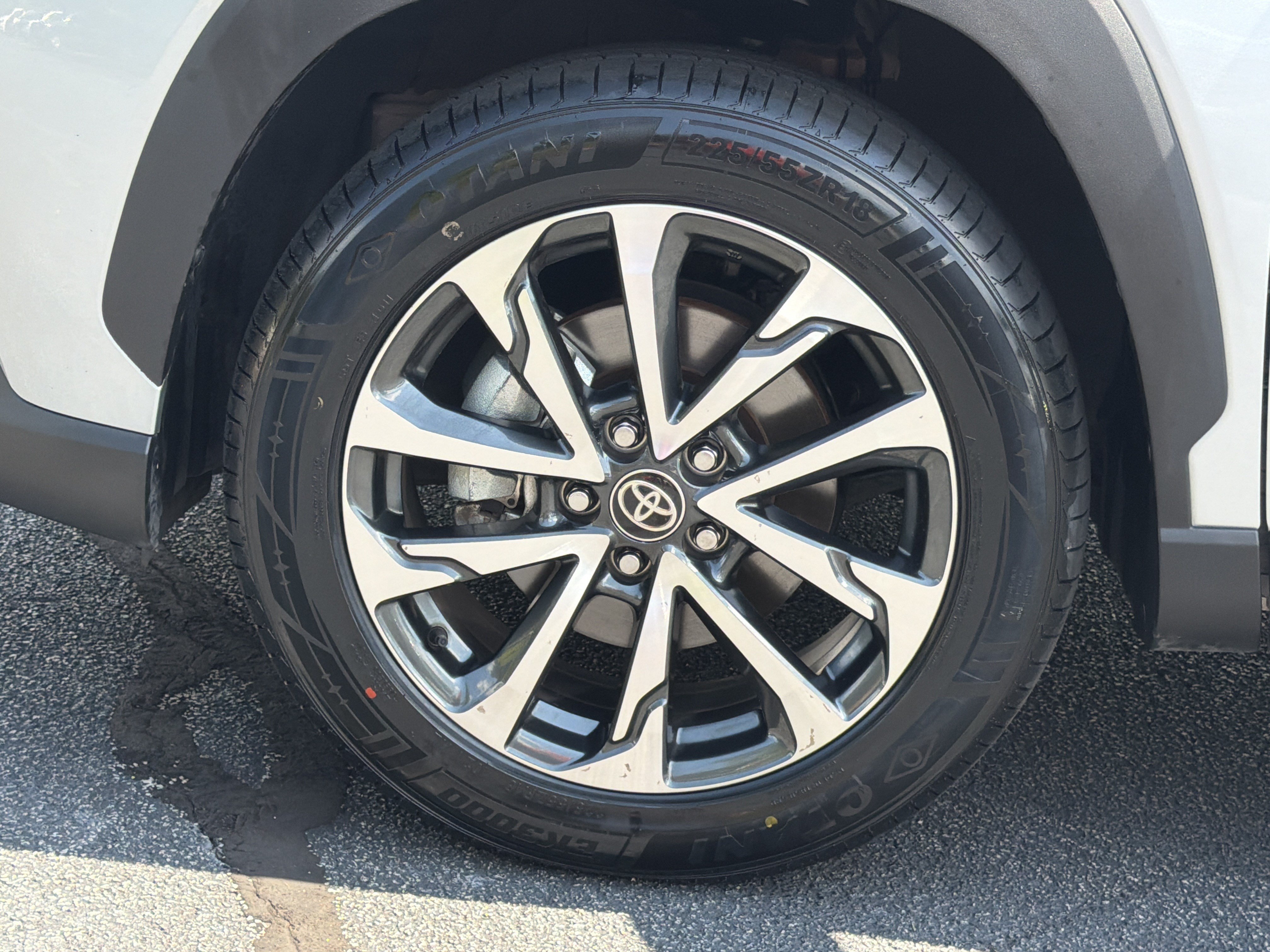 Used 2023 Toyota Corolla Cross XLE FWD image 31