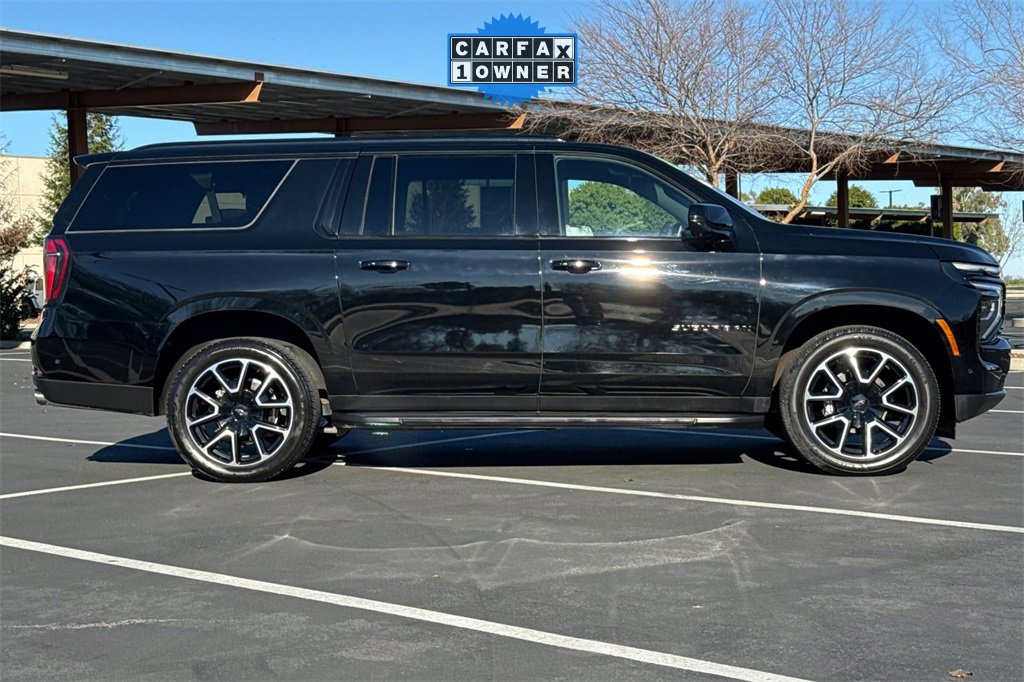 Used 2025 Chevrolet Suburban RST image 8