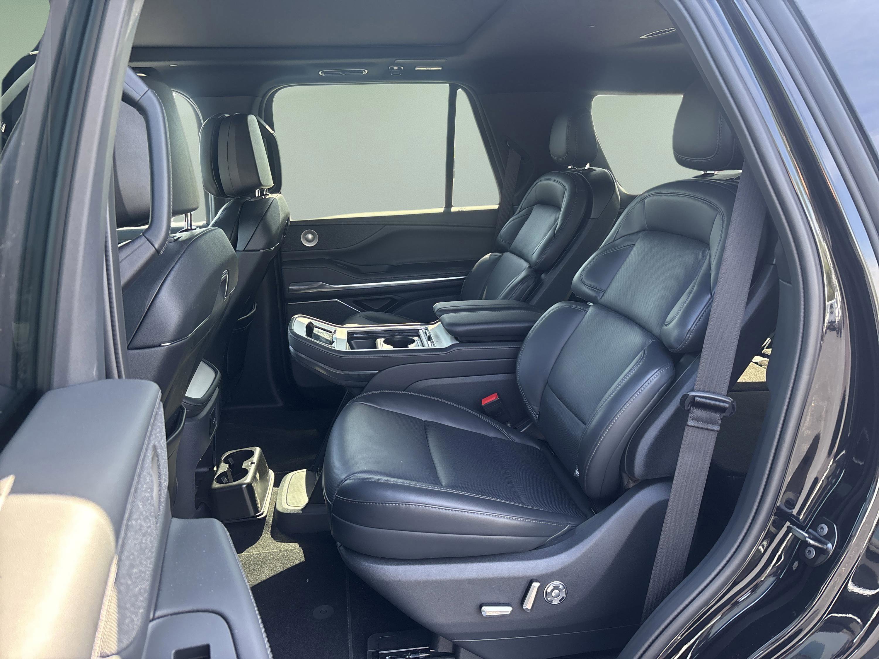 New 2025 Lincoln Navigator Reserve w/ Jet Appearance Package AWD/4WD image 20