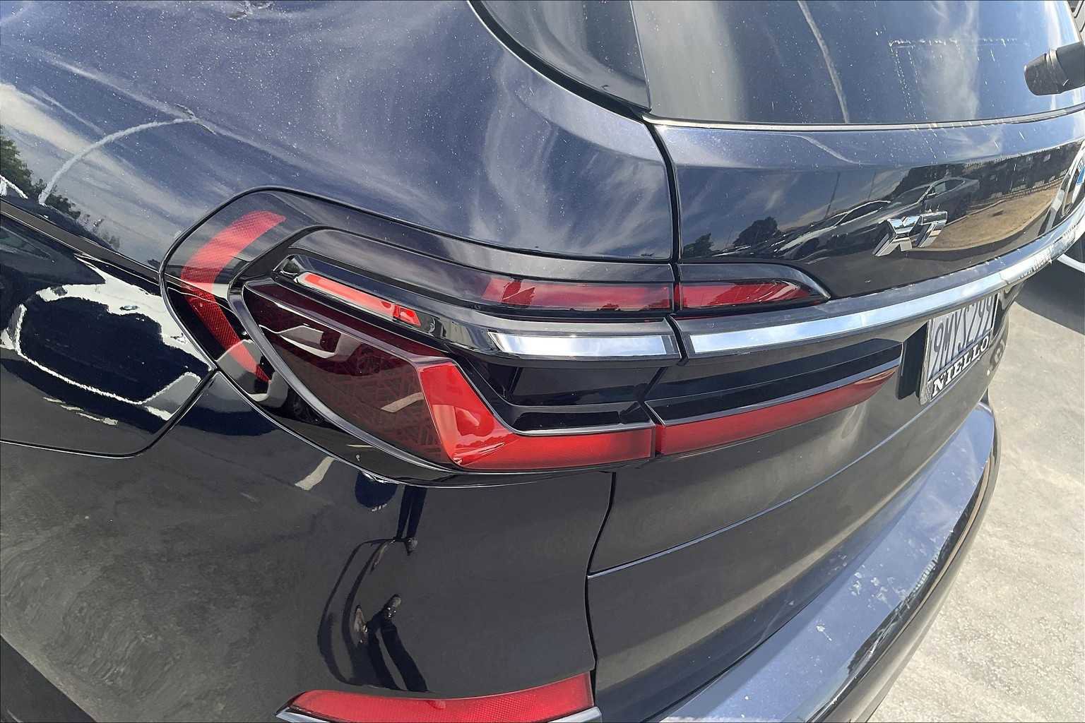 Used 2025 BMW X7 M60i image 33