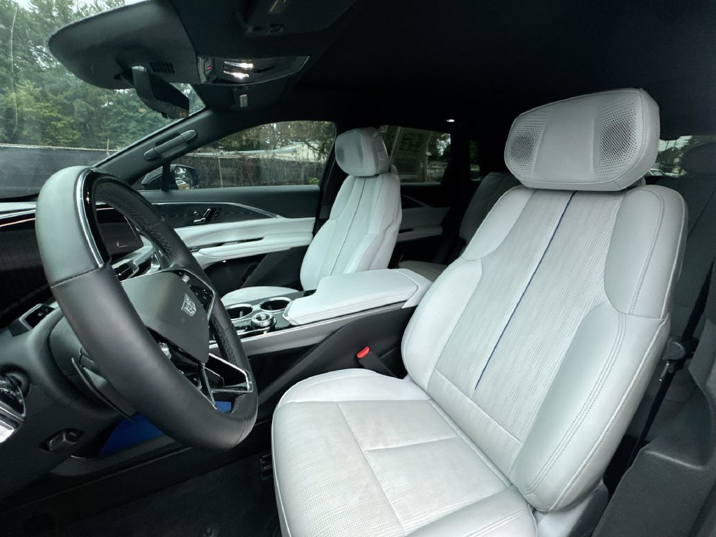 Used 2024 Cadillac Lyriq Luxury RWD image 13