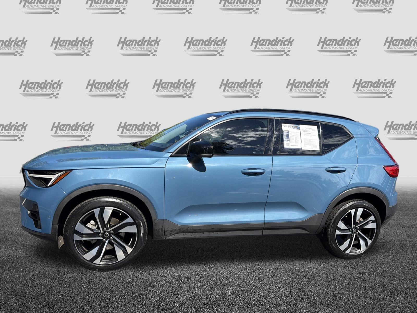 Certified 2024 Volvo XC40 B5 Ultimate w/ Protection Package Premier AWD/4WD image 7