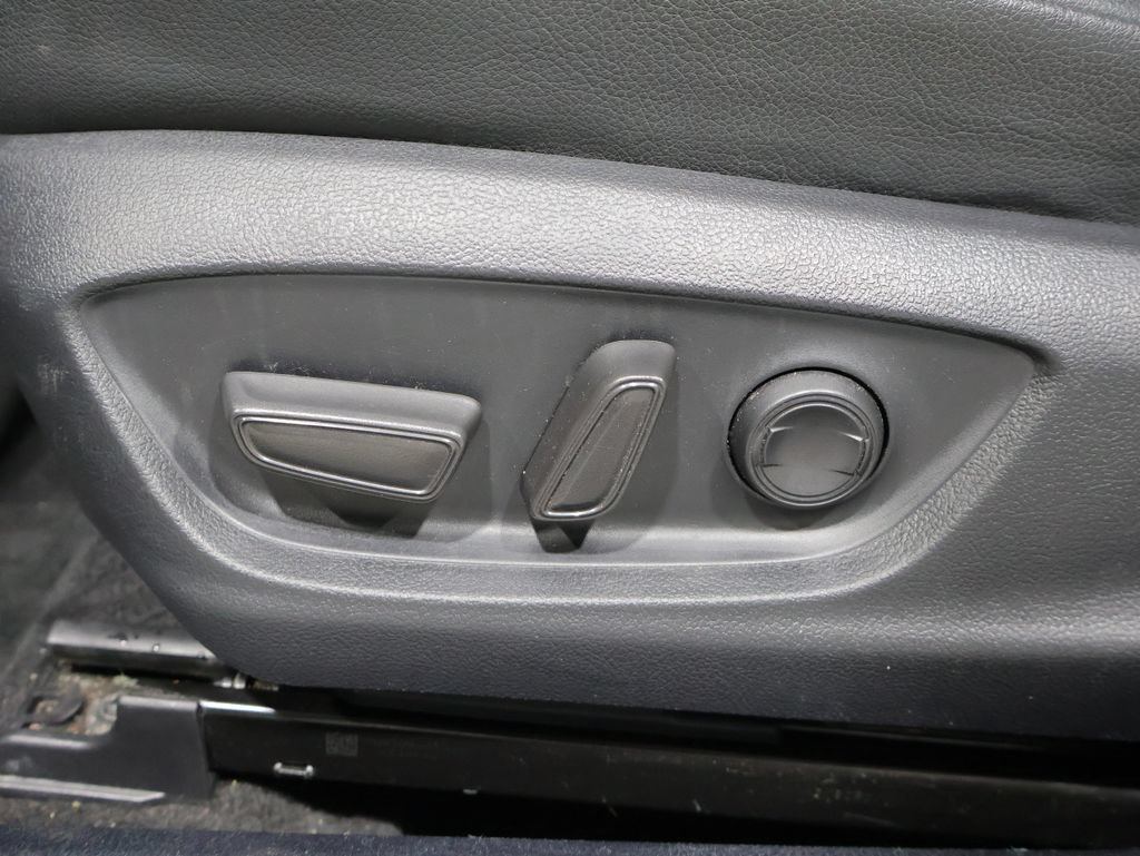 Used 2023 Toyota Camry SE w/ Audio Upgrade Package FWD image 13