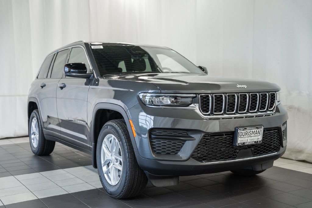 New 2026 Jeep Grand Cherokee Laredo w/ Trailer Tow Package AWD/4WD image 1