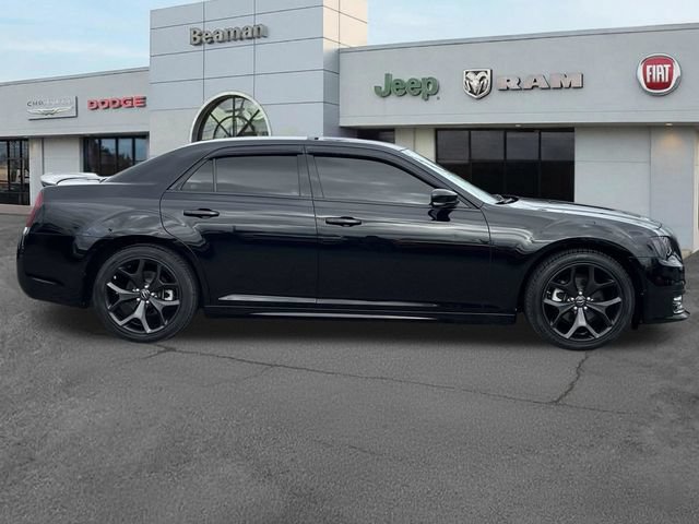 Used 2023 Chrysler 300 Touring L w/ Comfort Group RWD image 8