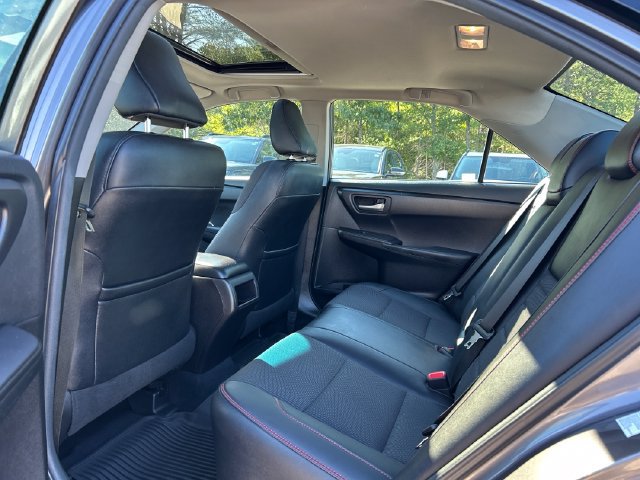 Used 2017 Toyota Camry SE w/ Moonroof Package FWD image 22