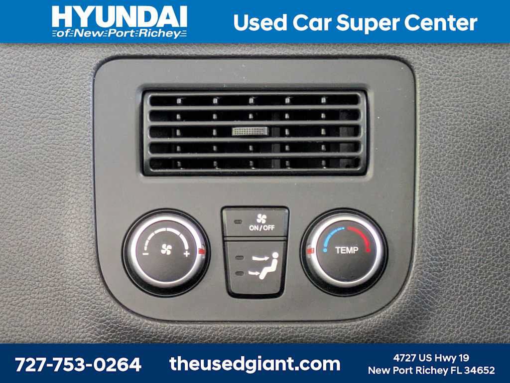 Used 2019 Hyundai Santa Fe XL FWD image 18