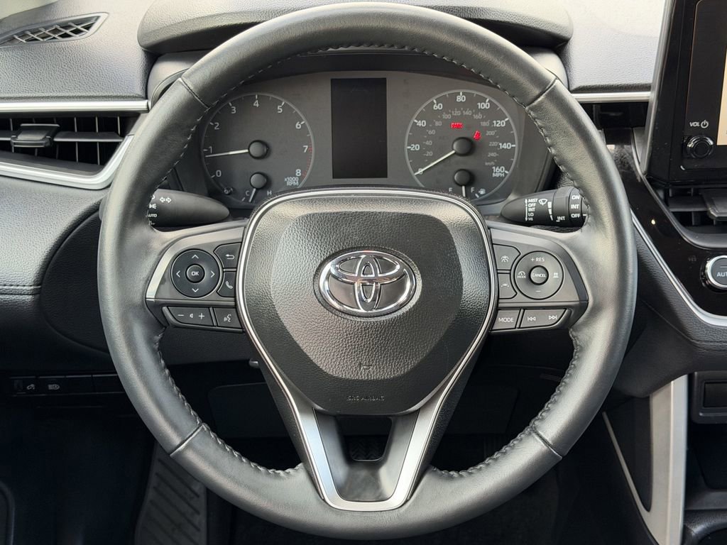 Used 2025 Toyota Corolla Cross LE FWD image 15