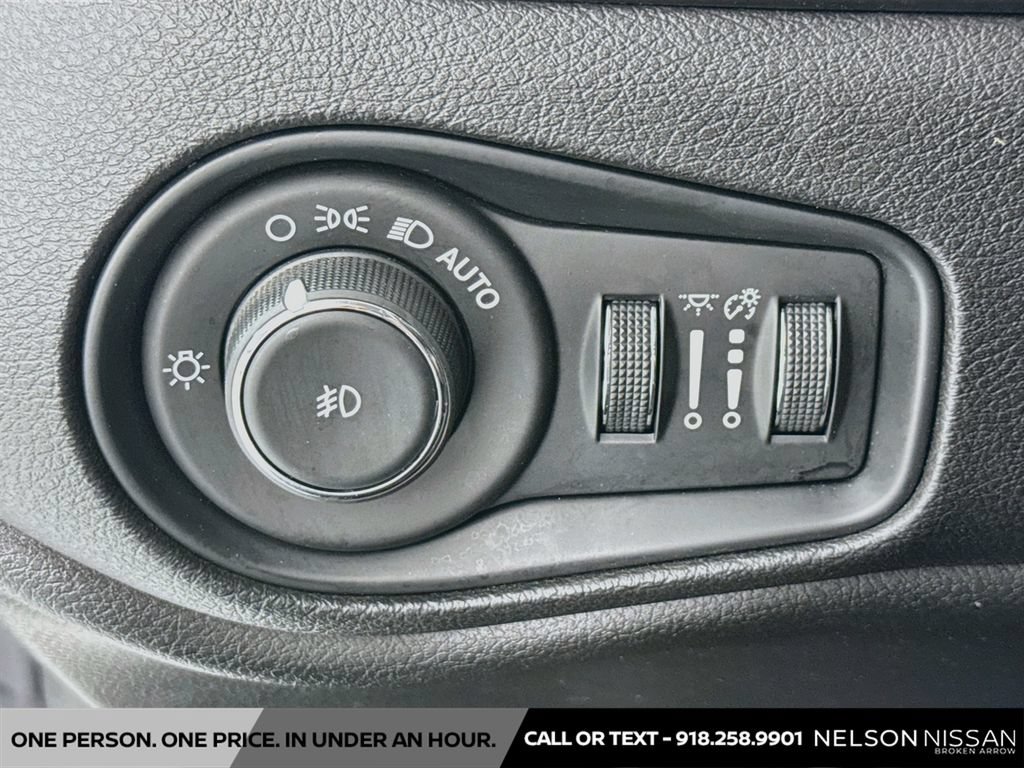Used 2016 Jeep Renegade Trailhawk AWD/4WD image 10