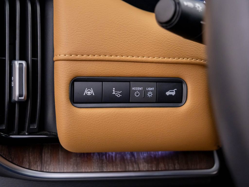 Used 2025 Nissan Armada Platinum Reserve w/ Convenience Package image 25