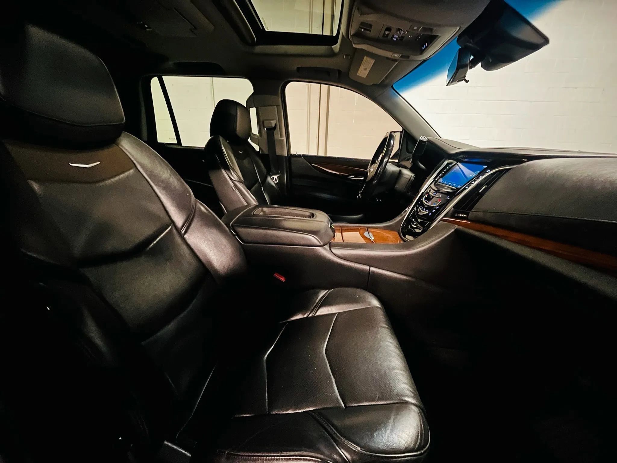 Used 2018 Cadillac Escalade Premium Luxury image 22