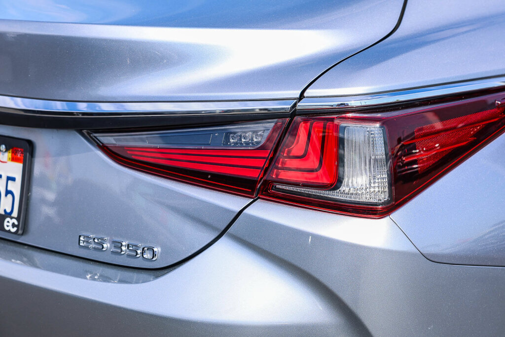 Used 2025 Lexus ES 350 FWD image 25