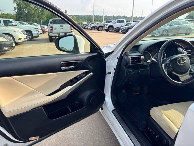 Used 2016 Lexus IS 200t RWD image 7