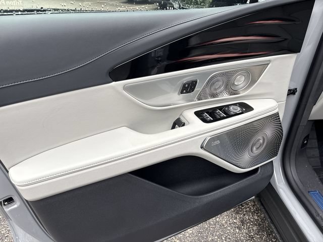 New 2026 Lincoln Nautilus Reserve AWD/4WD image 13