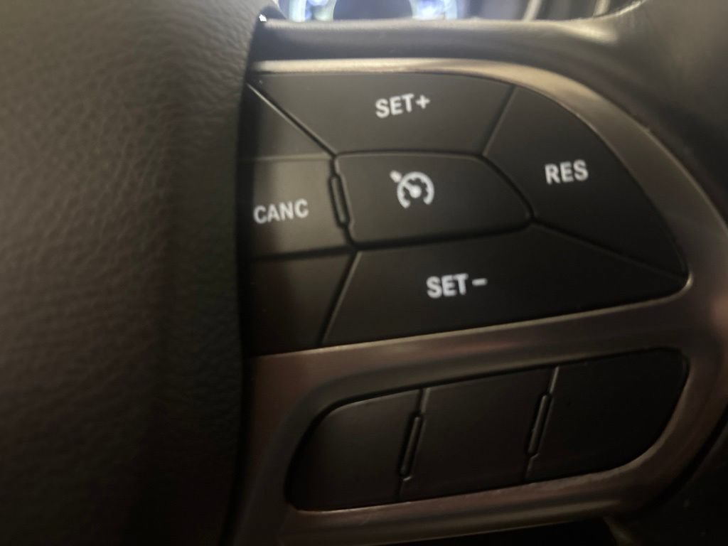 Used 2020 Jeep Cherokee Latitude Plus w/ Cold Weather Group AWD/4WD image 19