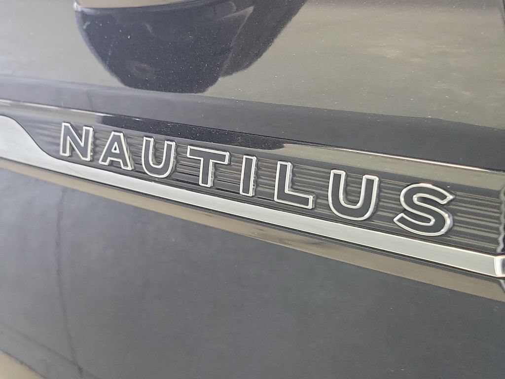 Used 2022 Lincoln Nautilus Black Label w/ Class II Trailer Tow Package AWD/4WD image 10