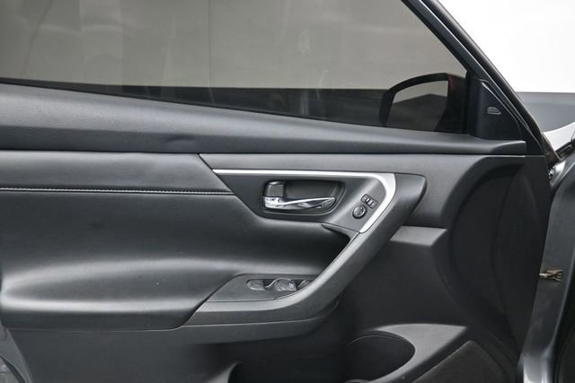 Used 2017 Nissan Altima 2.5 SL FWD image 9