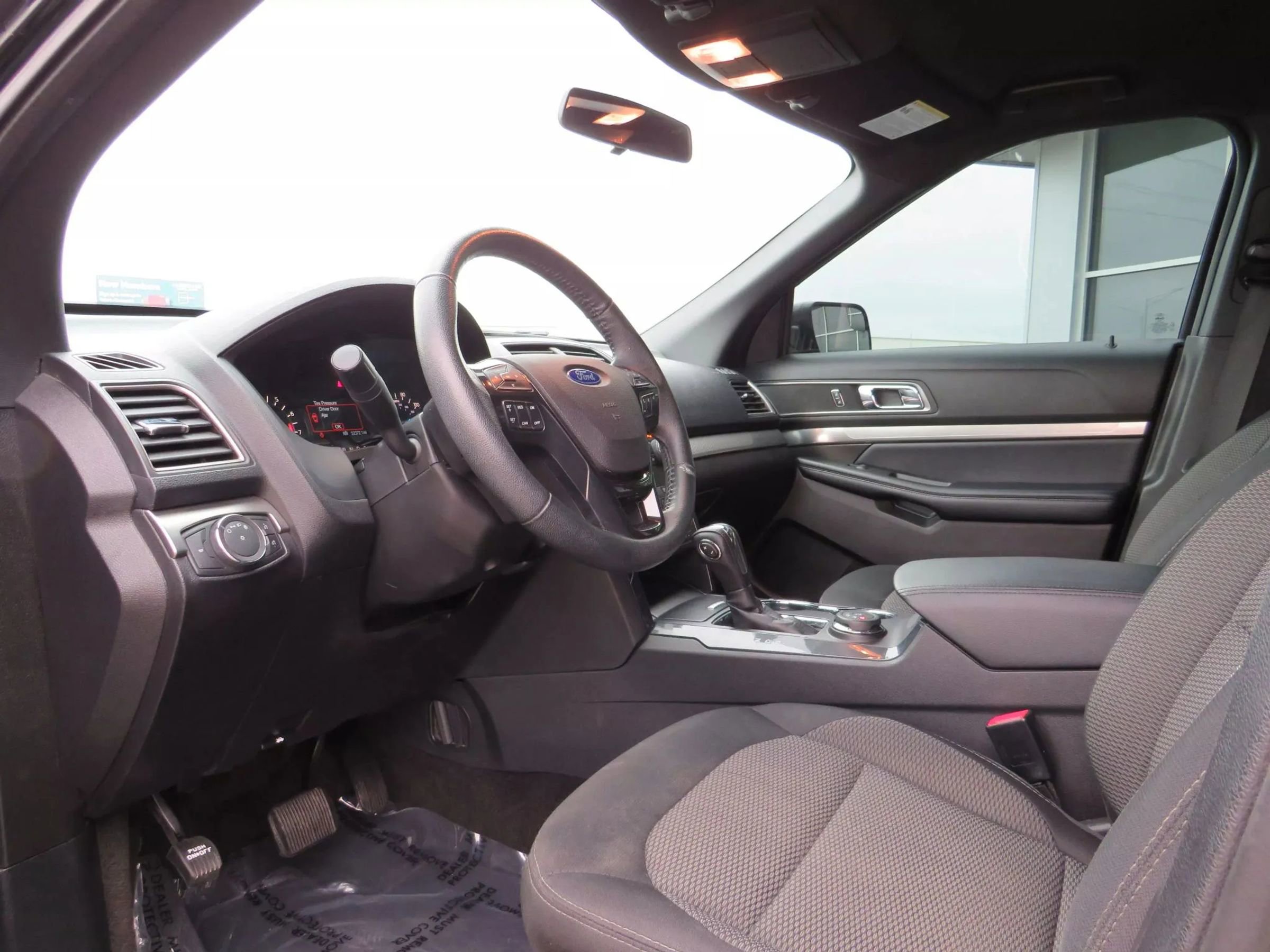 Used 2018 Ford Explorer XLT image 10