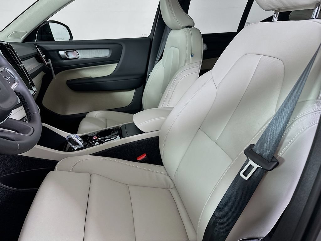 Used 2026 Volvo XC40 B5 Plus w/ Protection Package Premier AWD/4WD image 8