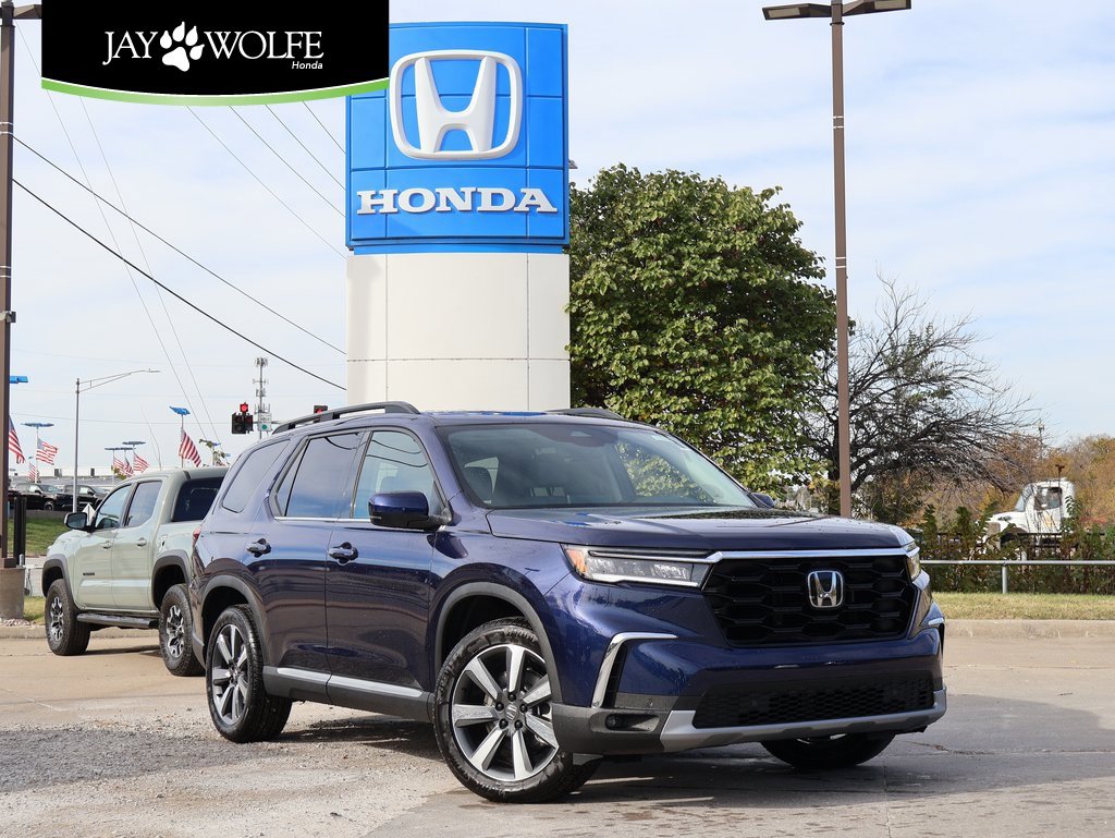 New 2025 Honda Pilot Touring image 1