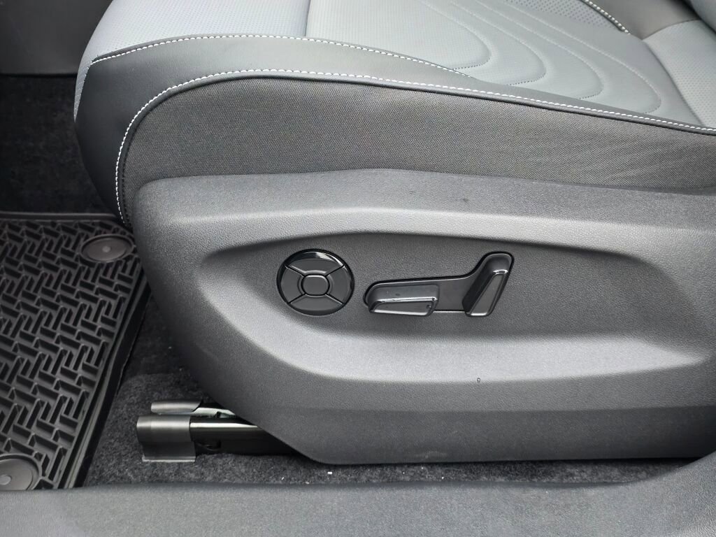 New 2026 Volkswagen Tiguan SE image 19