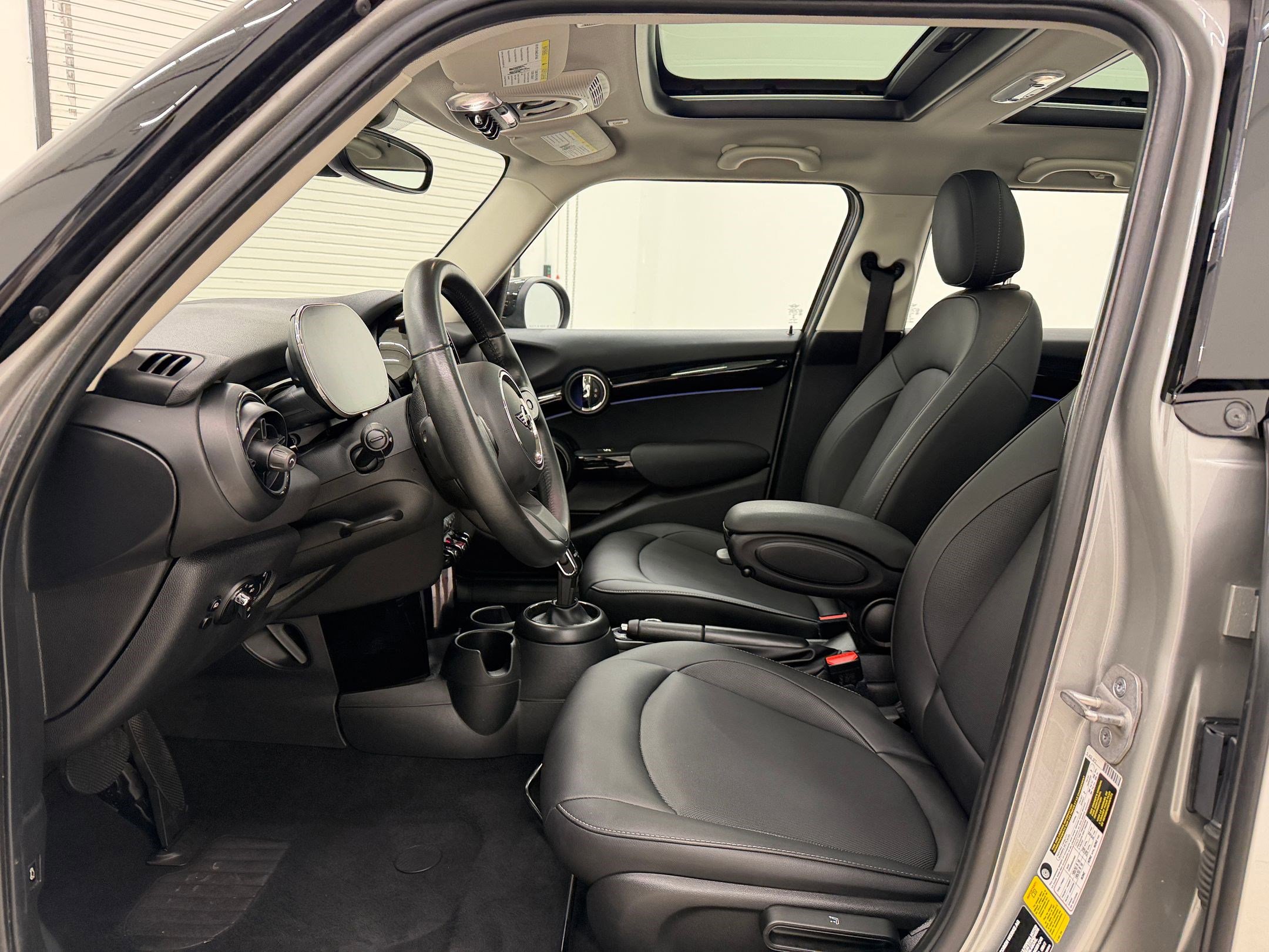 Used 2023 MINI Cooper 4-Door Hardtop image 5