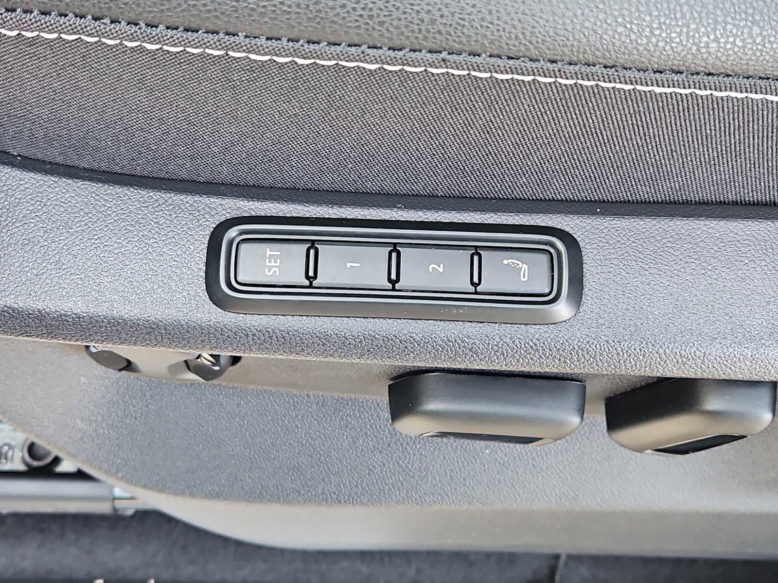 New 2026 Volkswagen Atlas SEL Premium R-Line AWD/4WD image 8