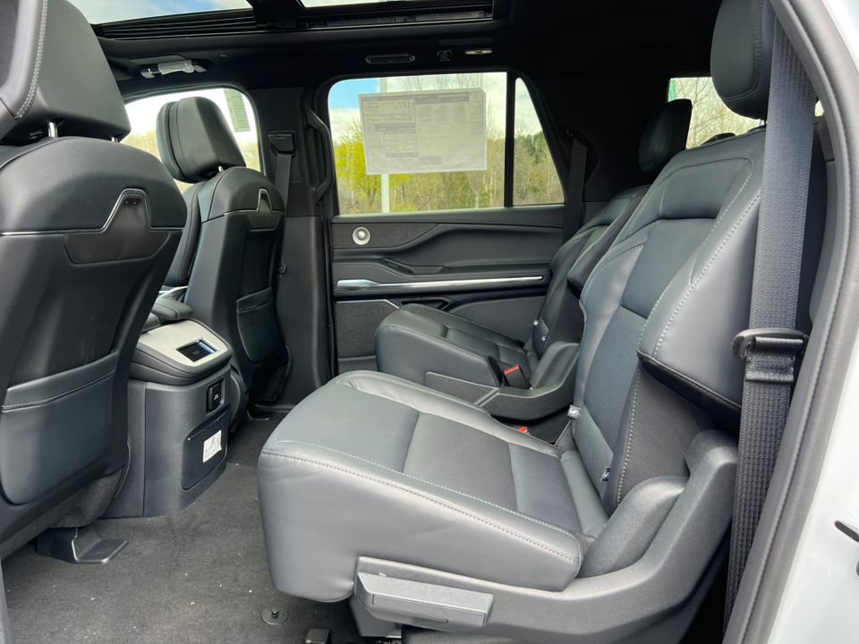 New 2026 Lincoln Navigator L Reserve AWD/4WD image 4
