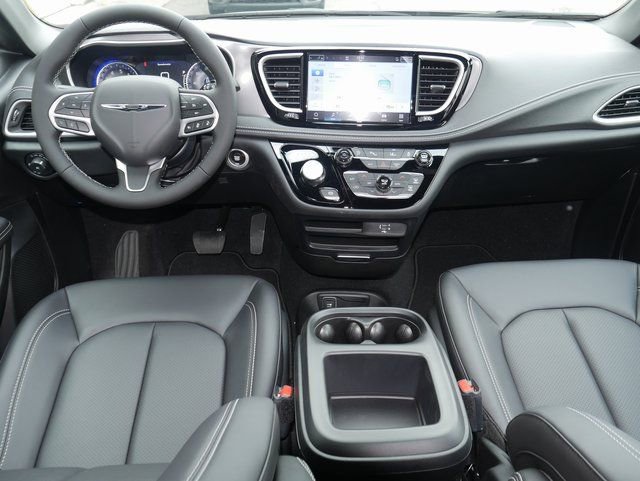 New 2026 Chrysler Pacifica Select image 6