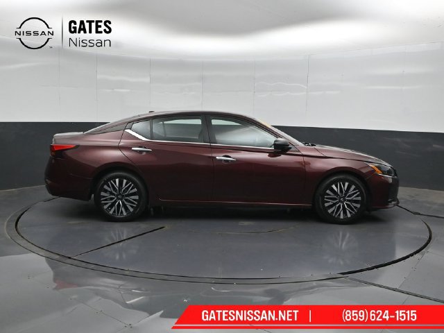 Used 2025 Nissan Altima 2.5 SV FWD image 3