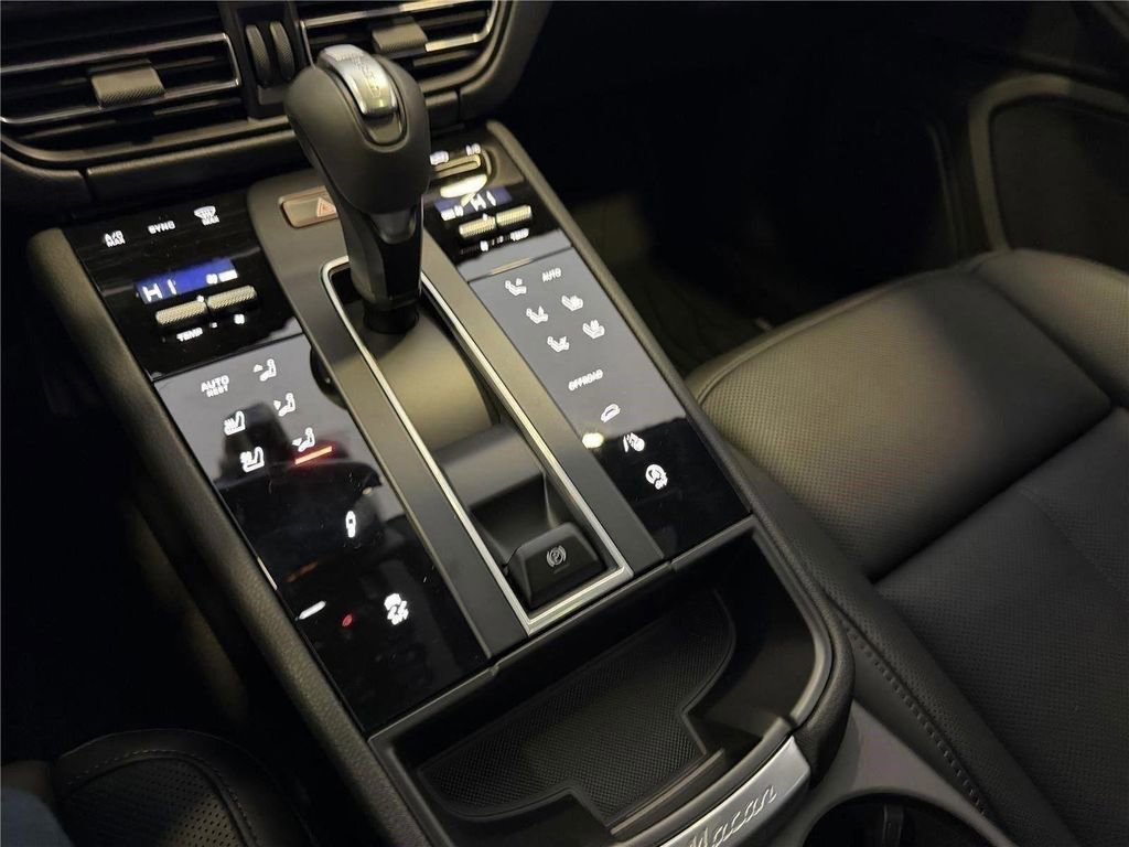 New 2026 Porsche Macan Turbo AWD/4WD image 19