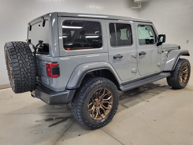 Used 2022 Jeep Wrangler Unlimited Sahara w/ LED Lighting Group AWD/4WD image 10