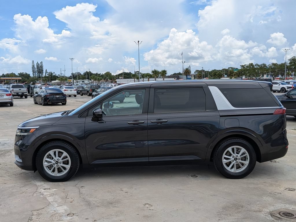 Certified 2024 Kia Carnival LX FWD image 5