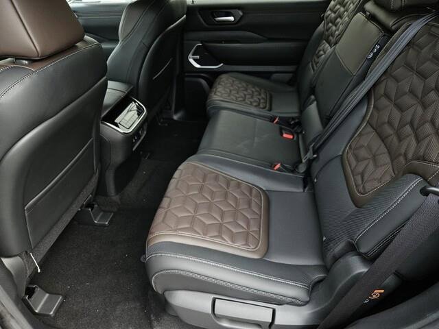 New 2025 Nissan Armada Platinum image 17