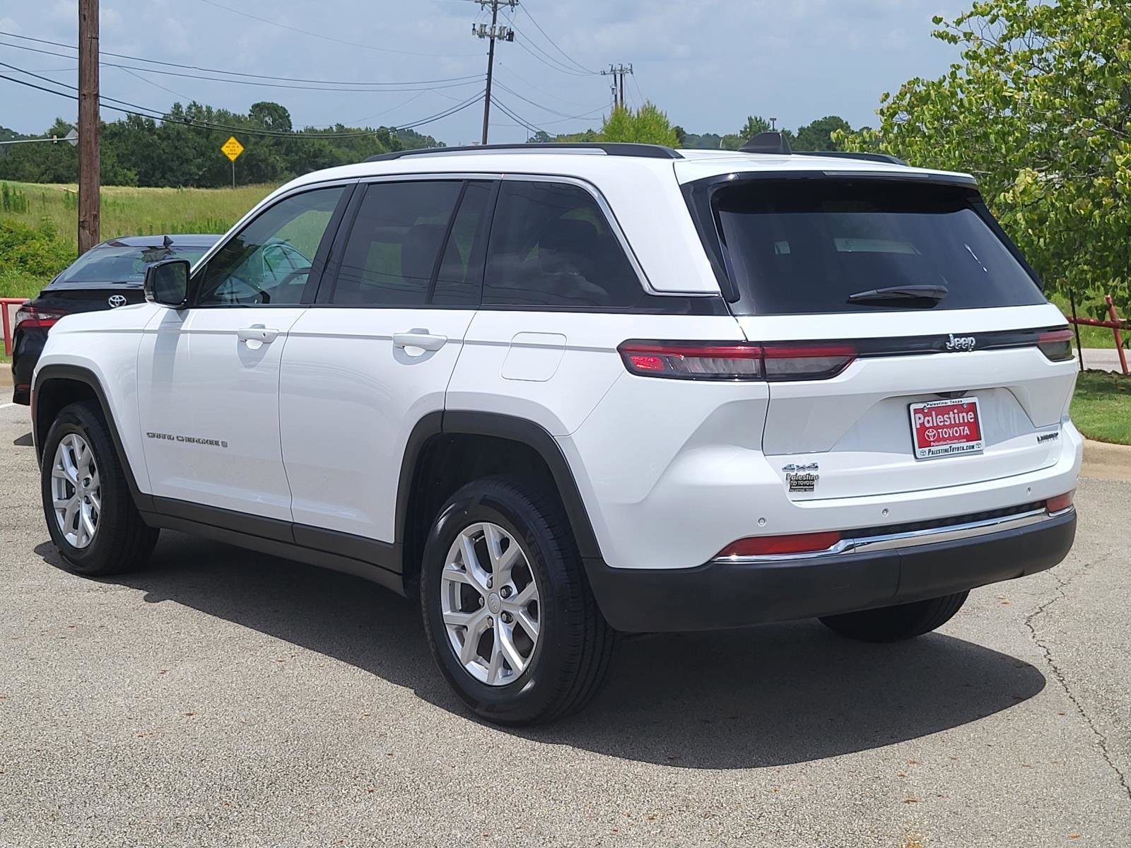 Used 2023 Jeep Grand Cherokee Limited image 4