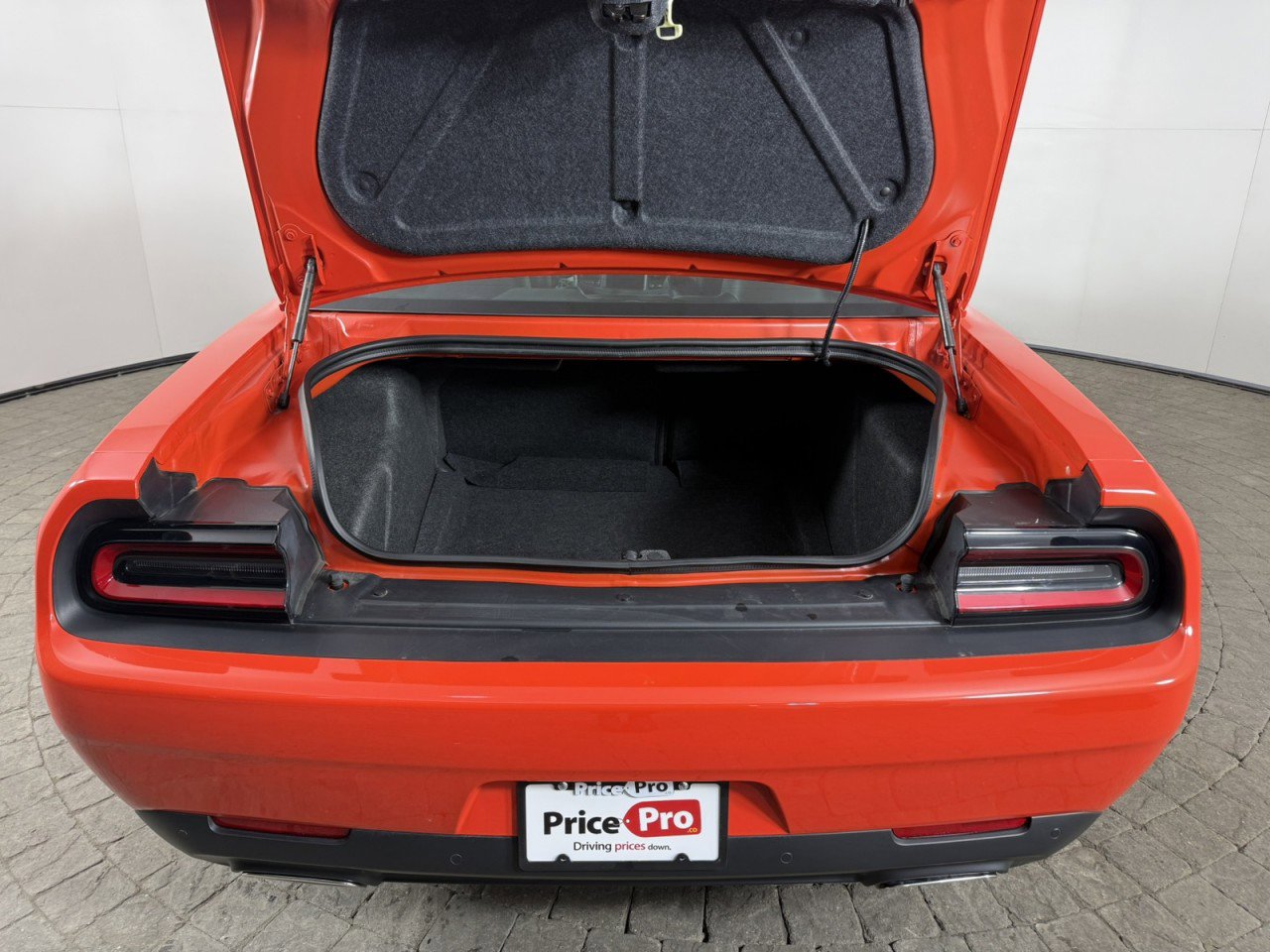 Used 2023 Dodge Challenger SXT w/ Plus Package image 7