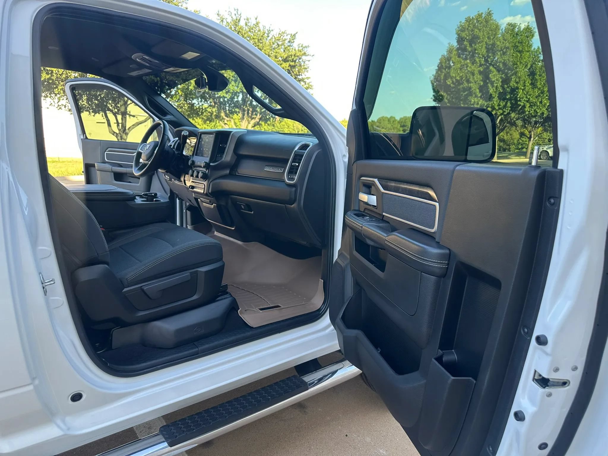 Used 2022 RAM 2500 Big Horn w/ Level C Equiment Group AWD/4WD image 19