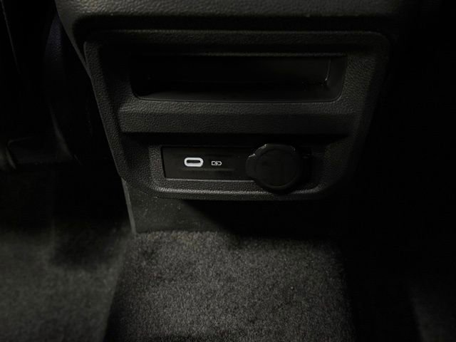 Used 2024 Volkswagen Tiguan SE image 19
