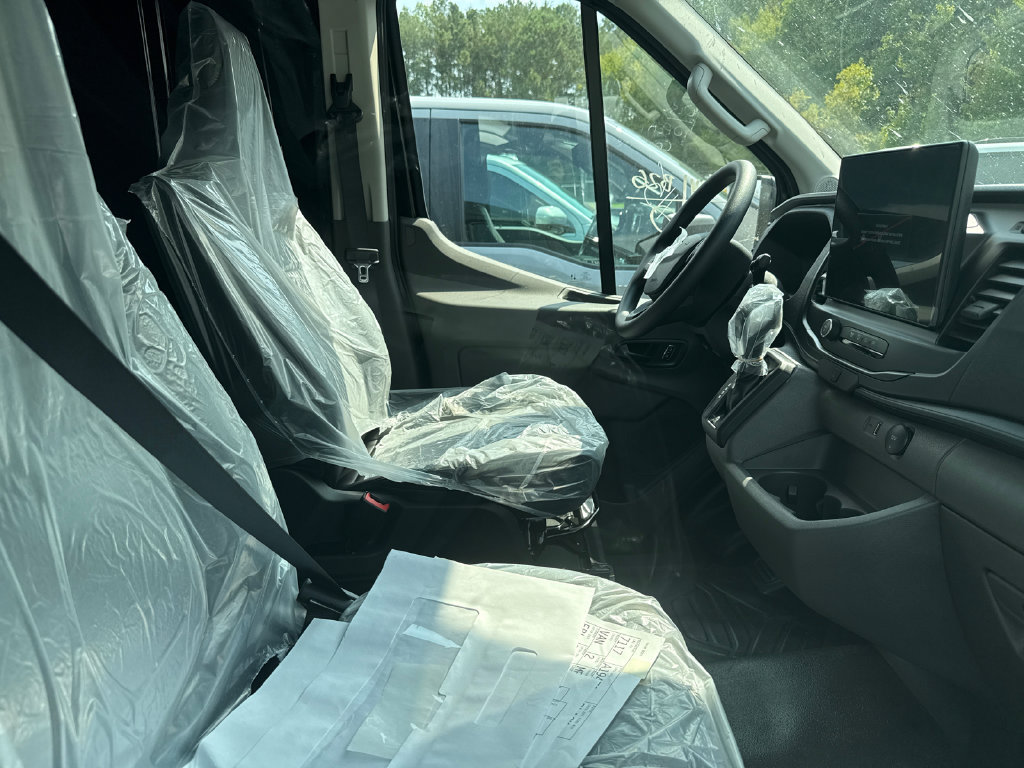 New 2027 Ford Transit 250 148 Medium Roof RWD image 4