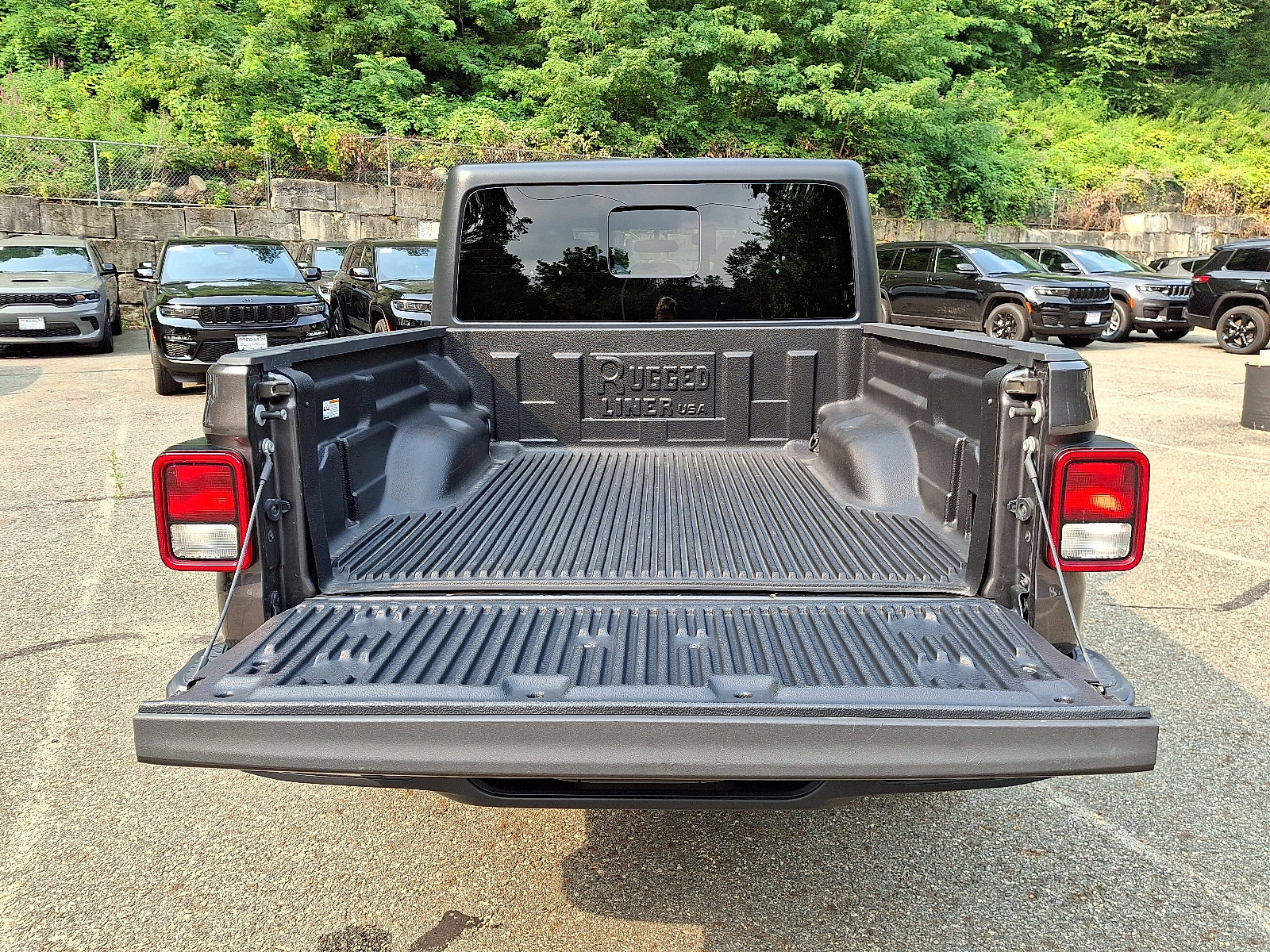 Certified 2021 Jeep Gladiator Willys image 28