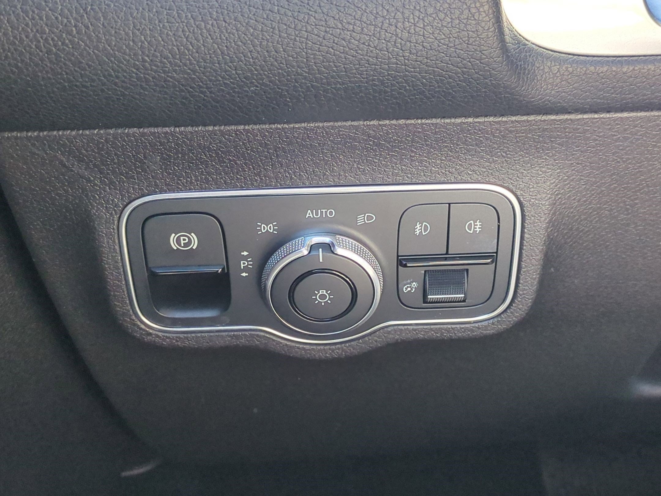 Used 2020 Mercedes-Benz GLB 250 4MATIC image 16