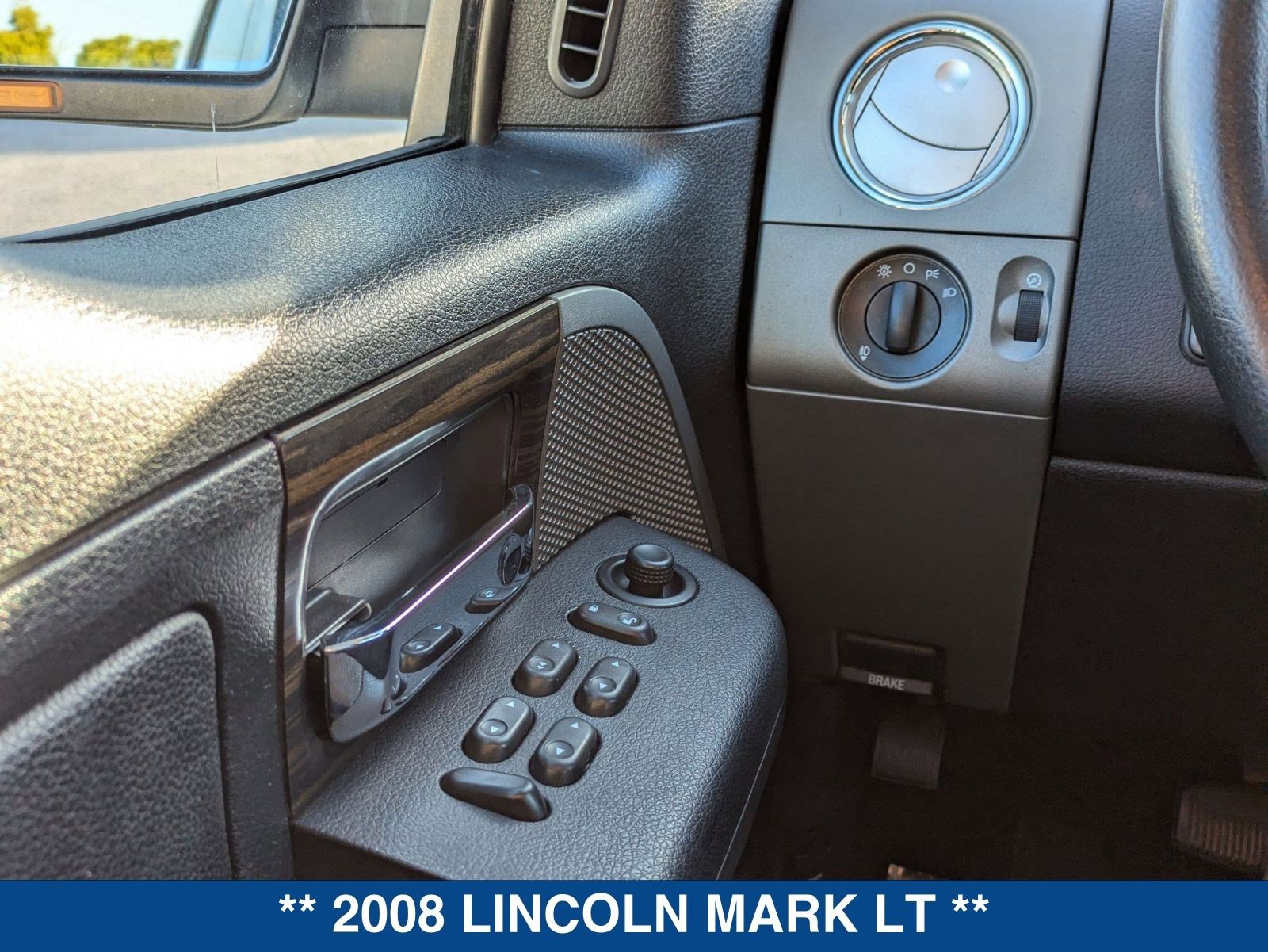 Used 2008 Lincoln Mark LT 4x4 image 22