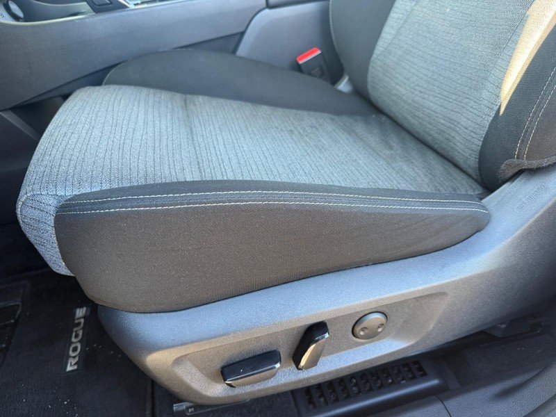 Used 2023 Nissan Rogue SV image 26