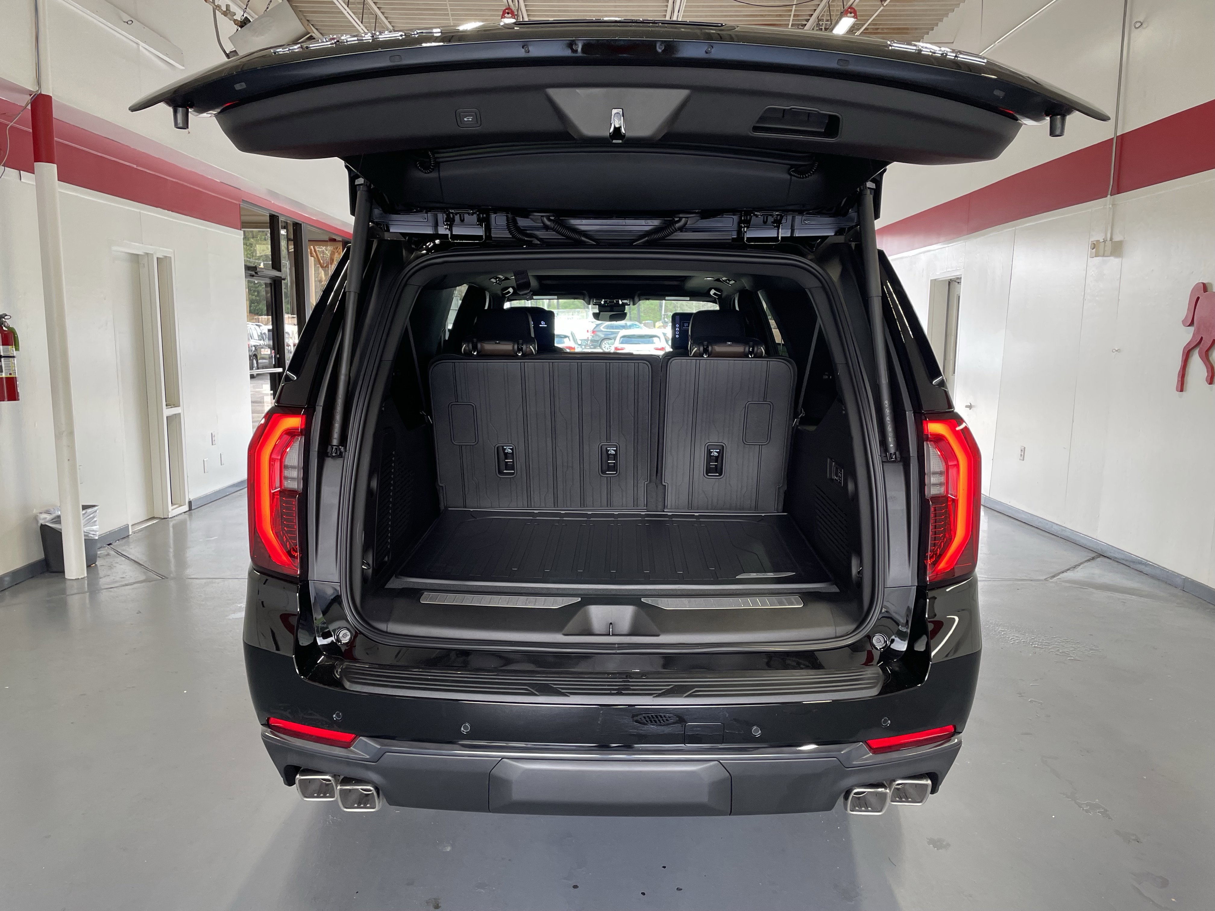 New 2026 GMC Yukon XL Denali Ultimate w/ LPO, Floor Liner Package AWD/4WD image 8